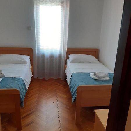 Apartments Mare Малинска Экстерьер фото