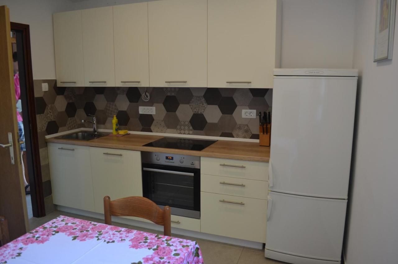Apartments Mare Малинска Экстерьер фото