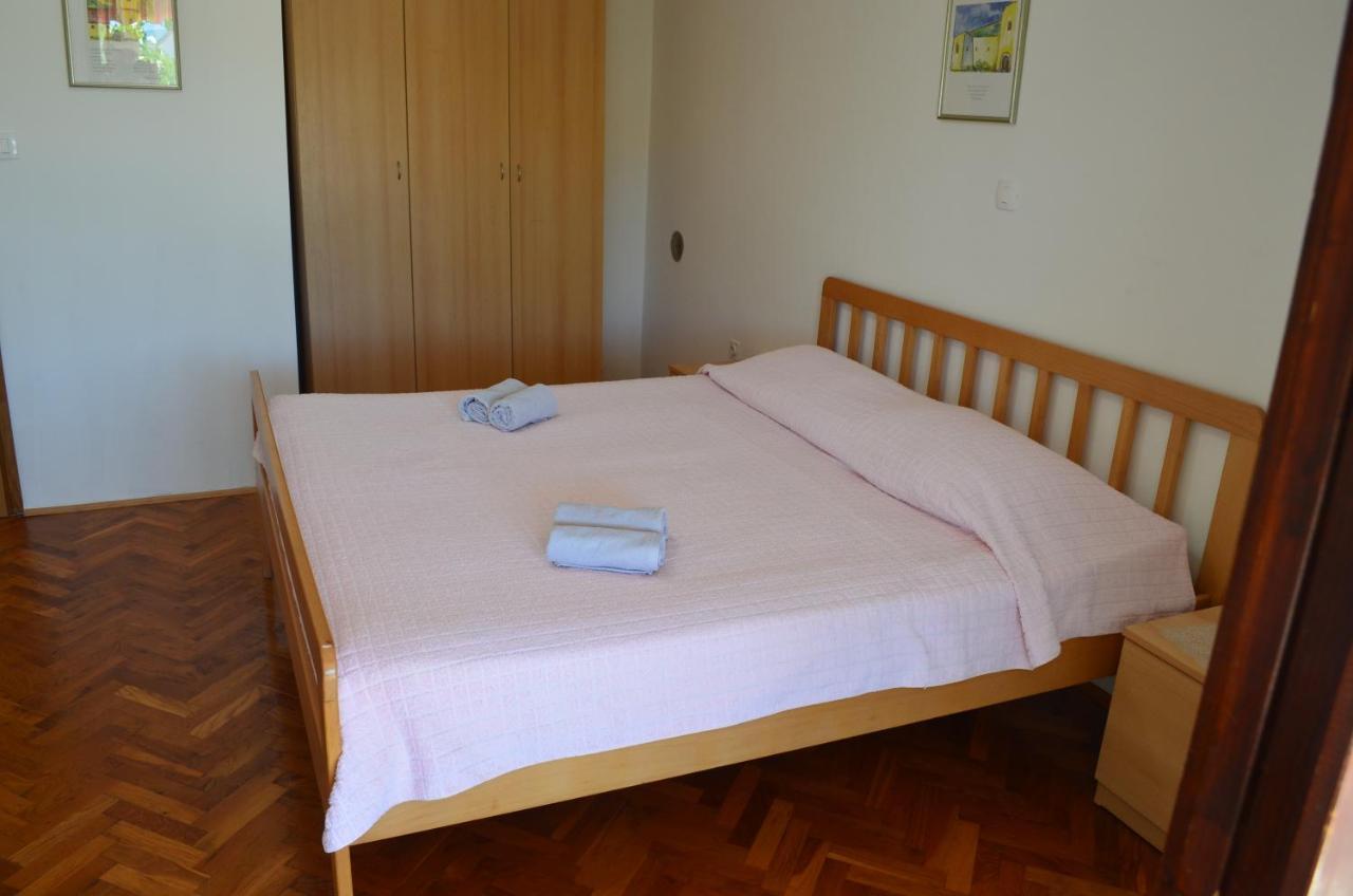 Apartments Mare Малинска Экстерьер фото