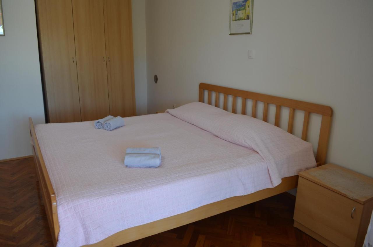 Apartments Mare Малинска Экстерьер фото