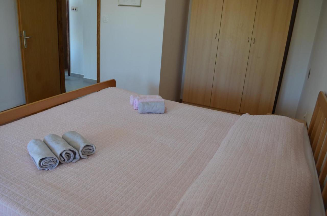 Apartments Mare Малинска Экстерьер фото