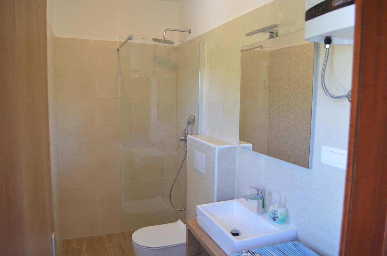Apartments Mare Малинска Экстерьер фото