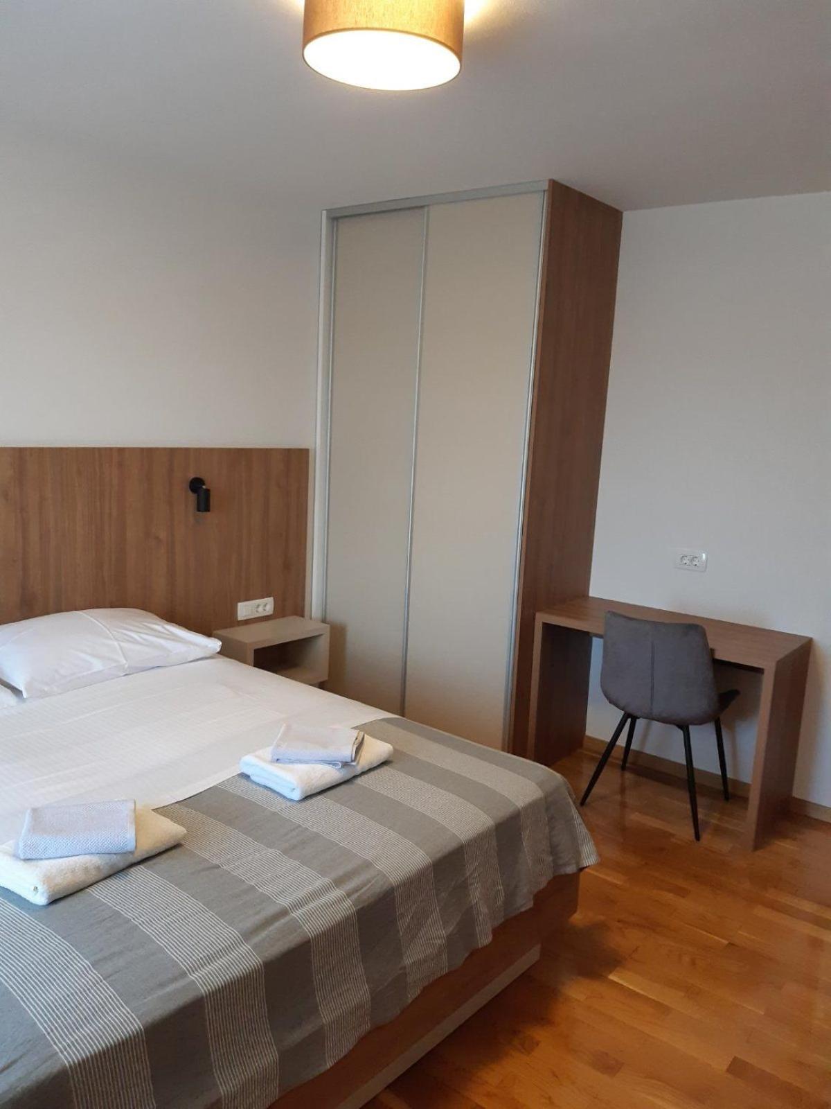 Apartments Mare Малинска Экстерьер фото