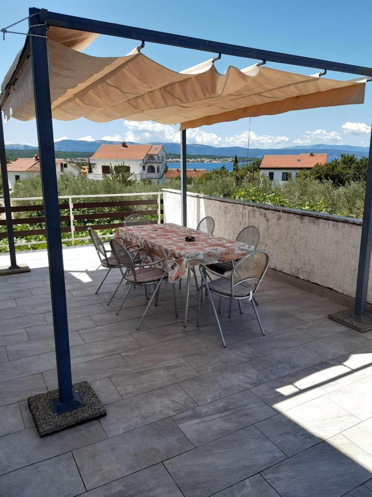 Apartments Mare Малинска Экстерьер фото
