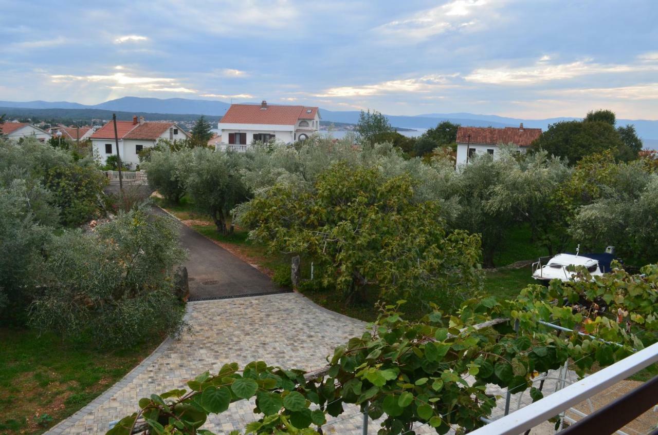 Apartments Mare Малинска Экстерьер фото