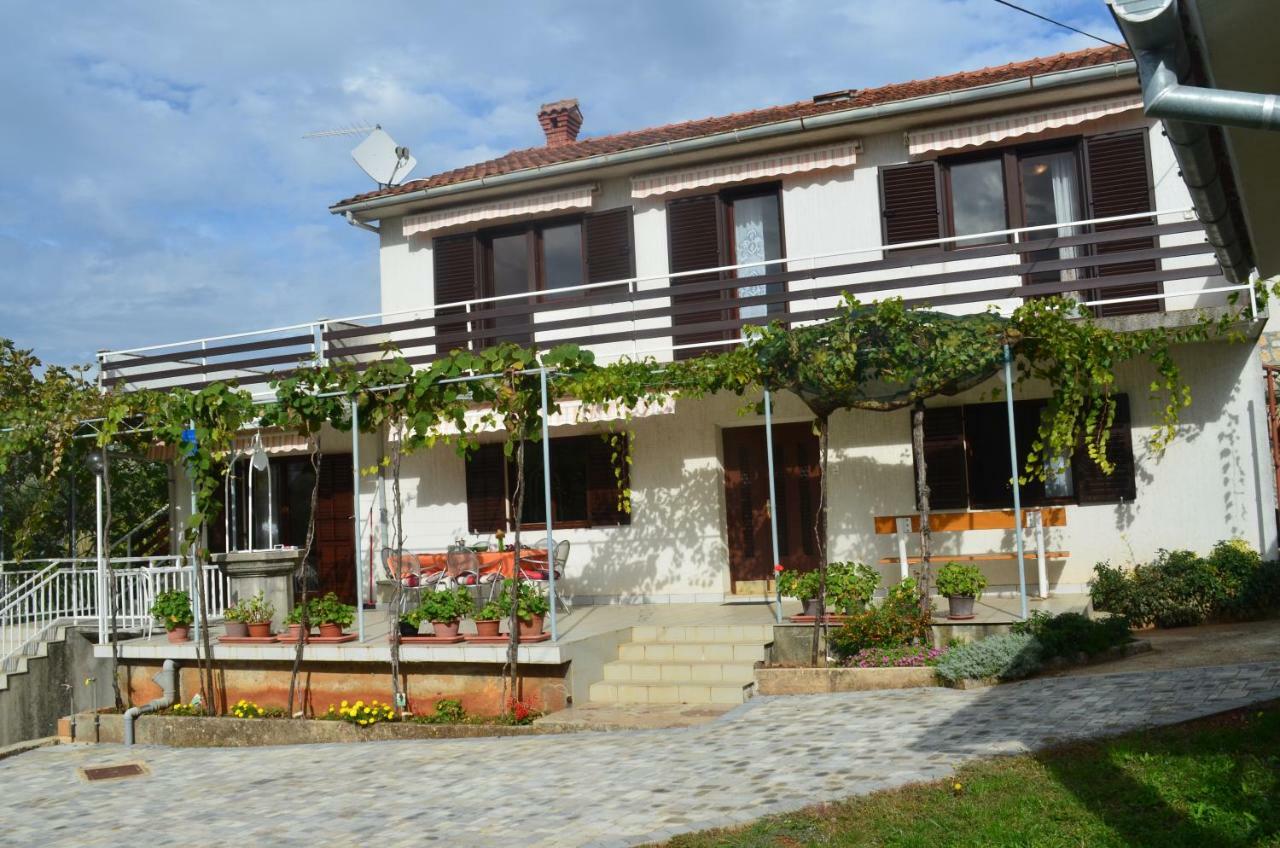 Apartments Mare Малинска Экстерьер фото