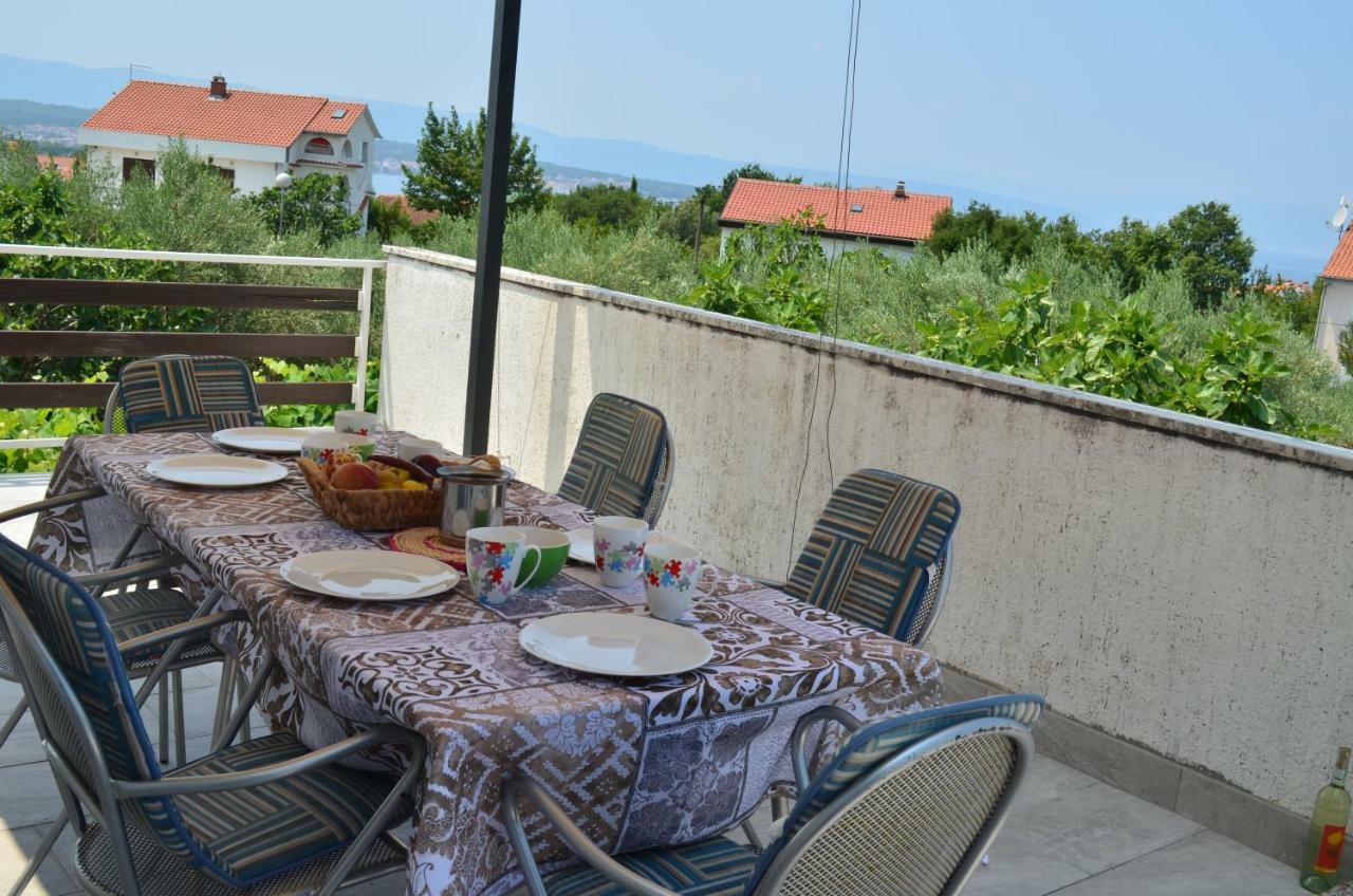 Apartments Mare Малинска Экстерьер фото