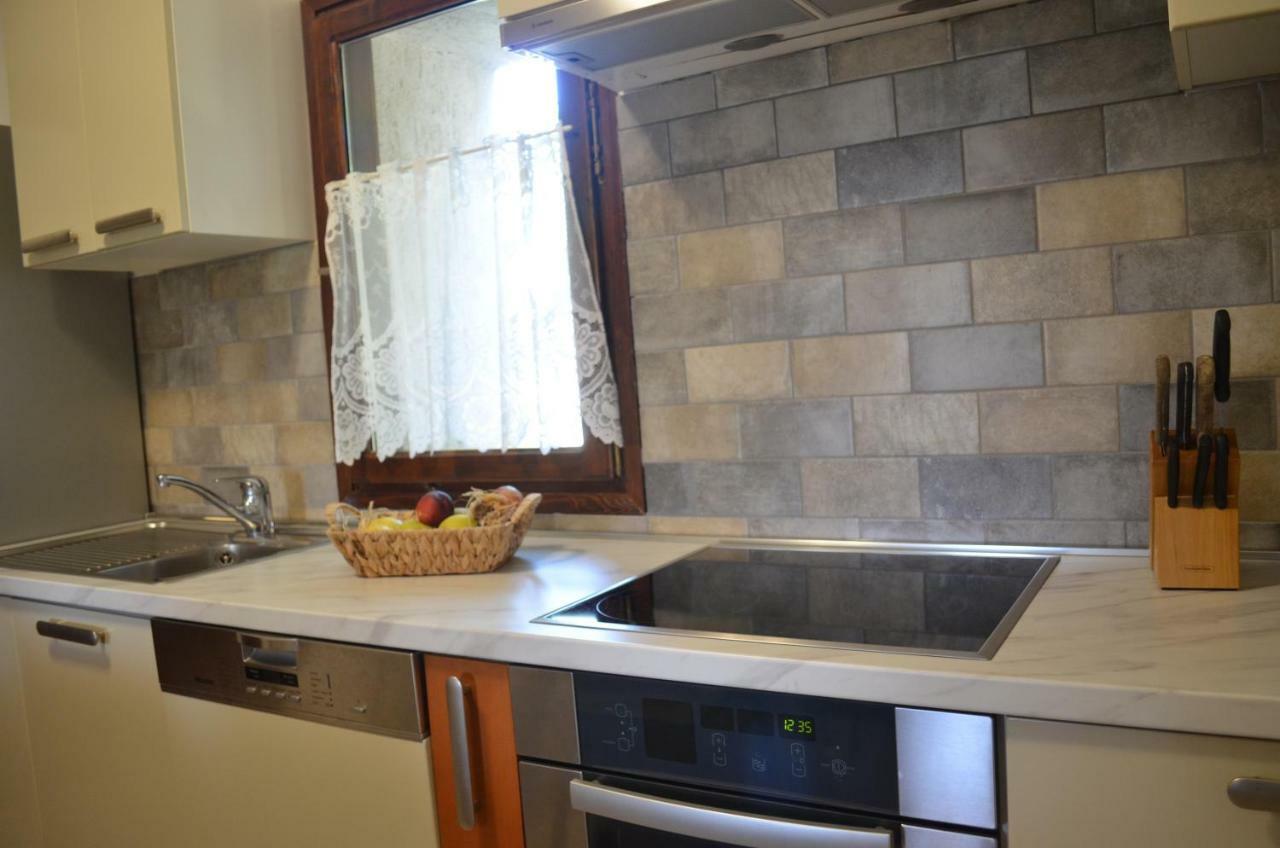 Apartments Mare Малинска Экстерьер фото