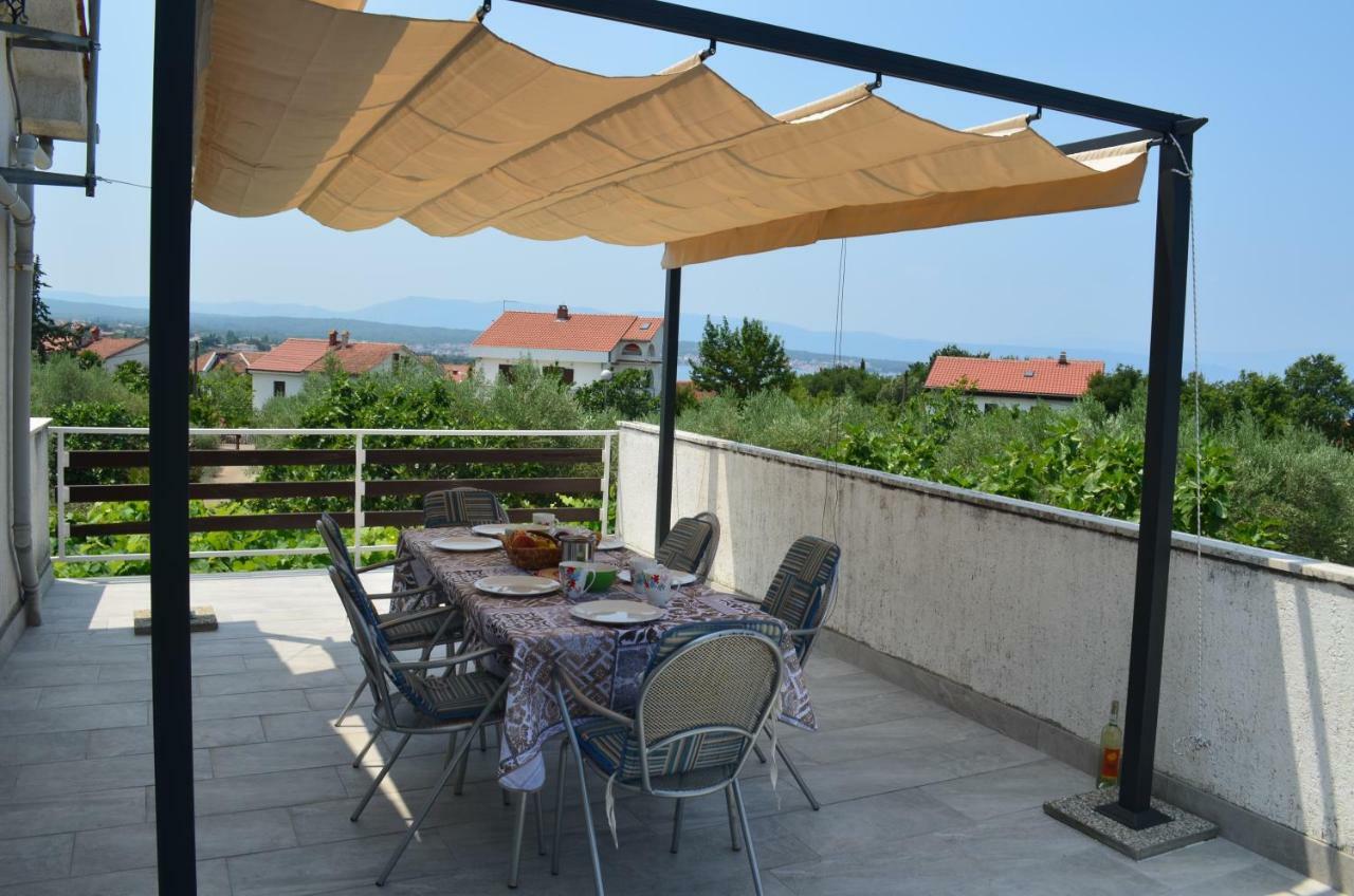 Apartments Mare Малинска Экстерьер фото