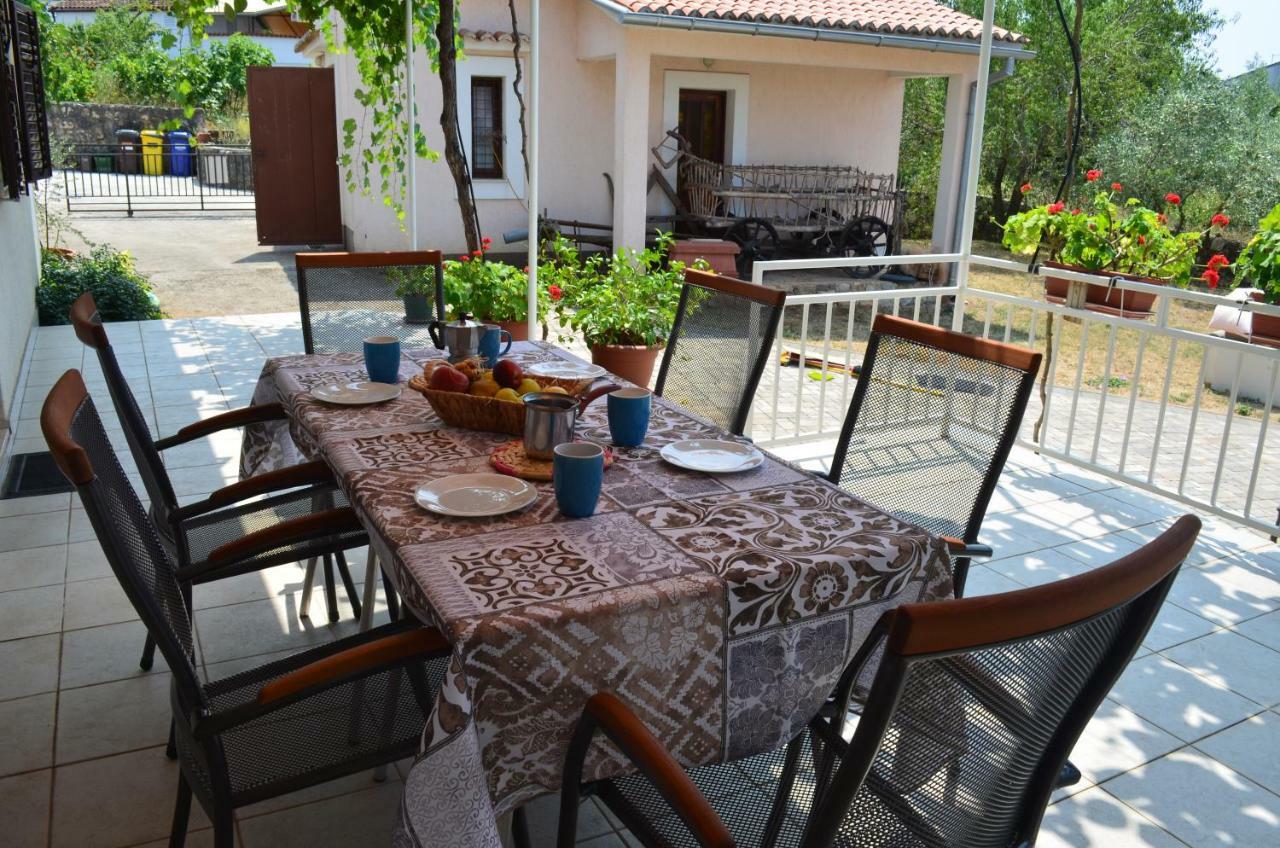 Apartments Mare Малинска Экстерьер фото