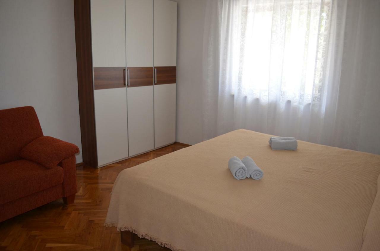 Apartments Mare Малинска Экстерьер фото