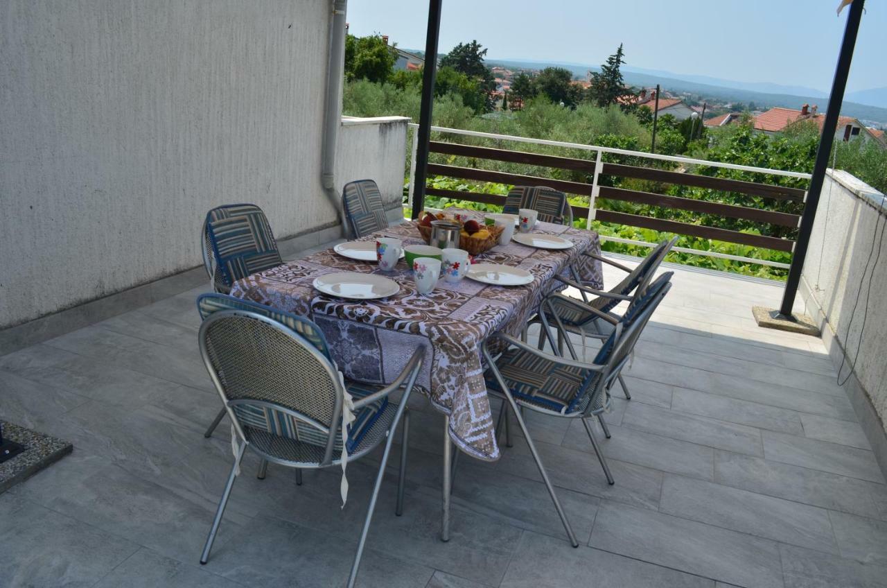 Apartments Mare Малинска Экстерьер фото
