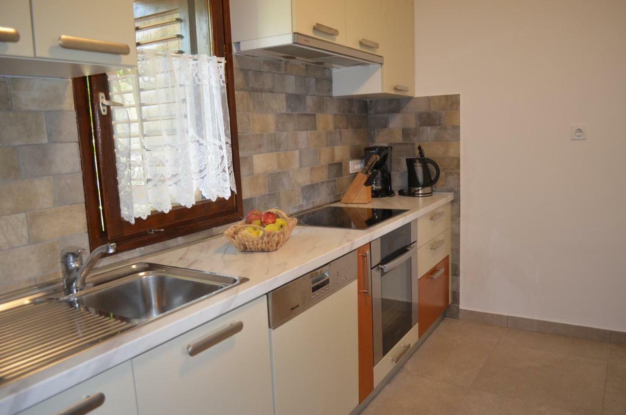 Apartments Mare Малинска Экстерьер фото