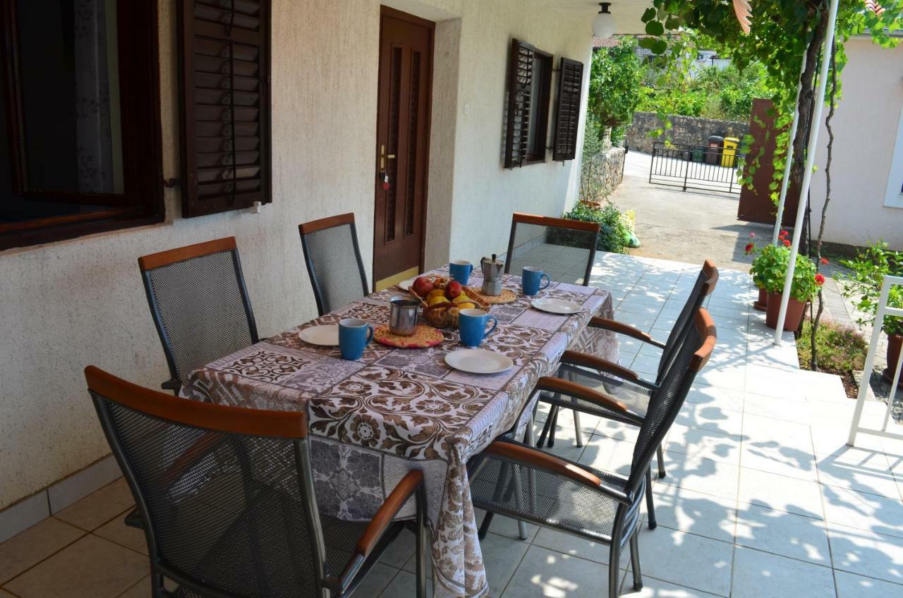 Apartments Mare Малинска Экстерьер фото